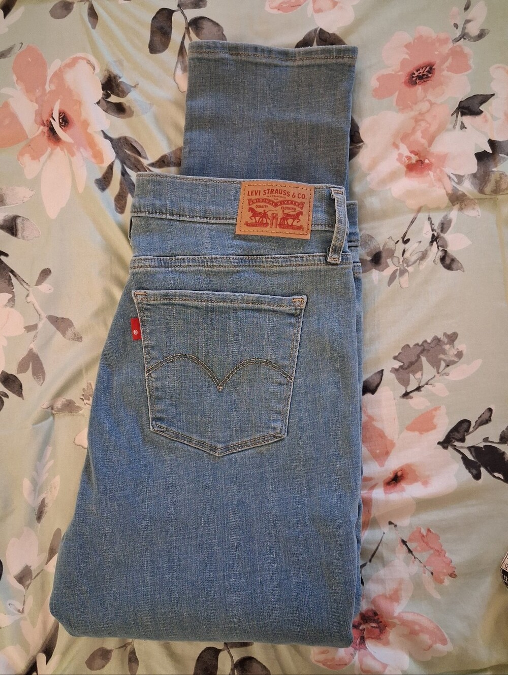 Levi's 311 Shaping Skinny Size 32 (14) Light Blue Wash Women's